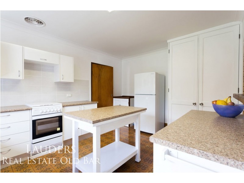 10 Old Bar Road, Old Bar NSW 2430