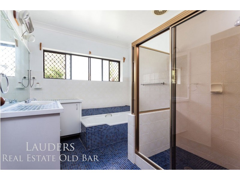 10 Old Bar Road, Old Bar NSW 2430
