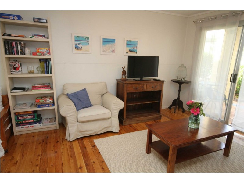 Unit 1 25 Old Bar Road, Old Bar NSW 2430