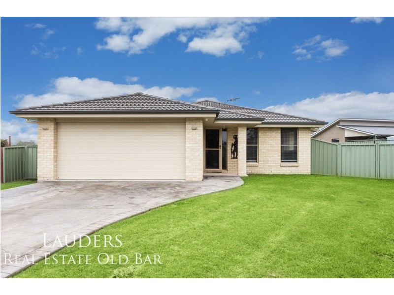 3 Eagle Cl, Old Bar NSW 2430