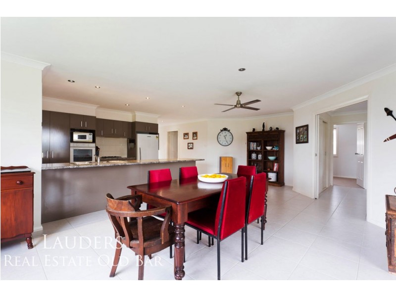 3 Eagle Cl, Old Bar NSW 2430