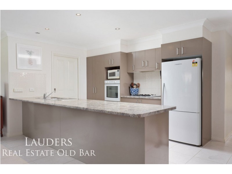 3 Eagle Cl, Old Bar NSW 2430