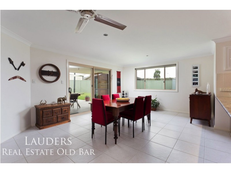 3 Eagle Cl, Old Bar NSW 2430