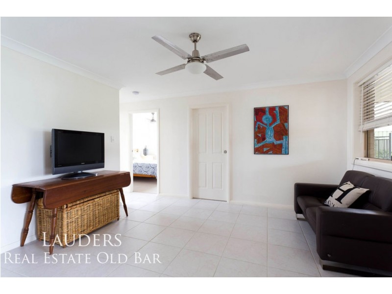 3 Eagle Cl, Old Bar NSW 2430