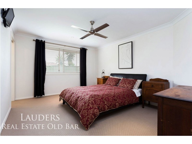 3 Eagle Cl, Old Bar NSW 2430