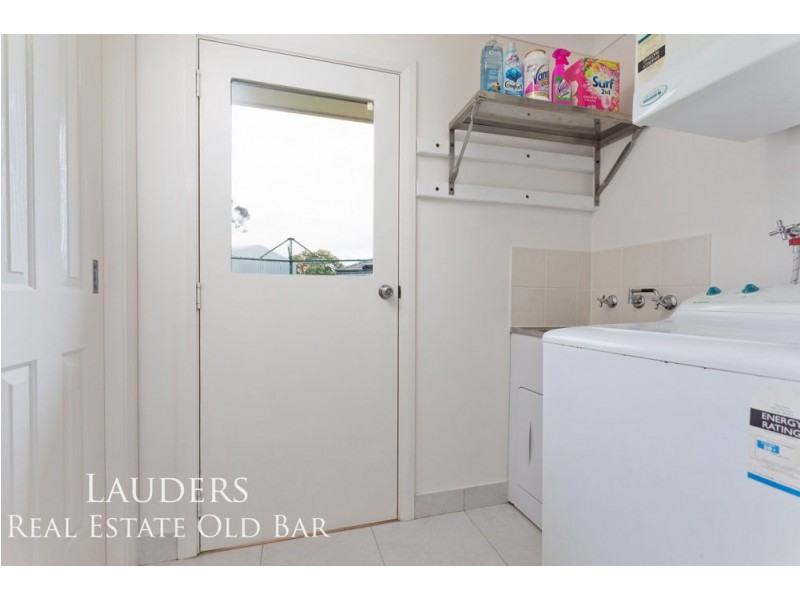 3 Eagle Cl, Old Bar NSW 2430