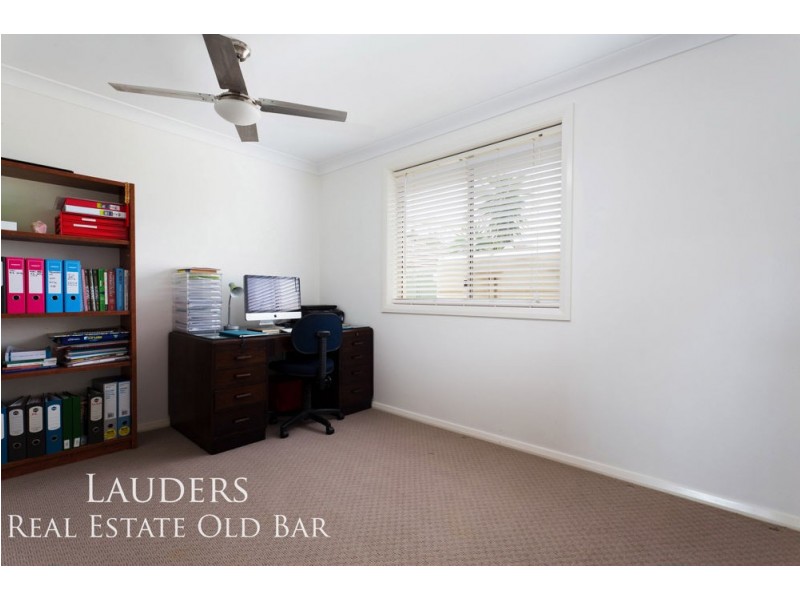 3 Eagle Cl, Old Bar NSW 2430