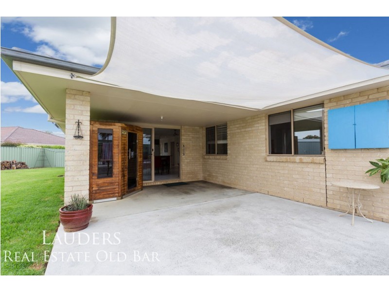 3 Eagle Cl, Old Bar NSW 2430