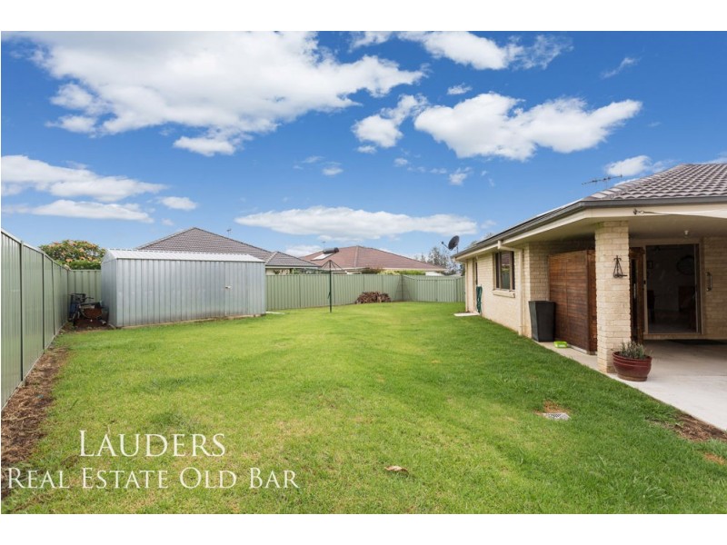 3 Eagle Cl, Old Bar NSW 2430