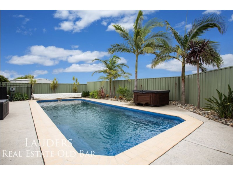 3 Eagle Cl, Old Bar NSW 2430