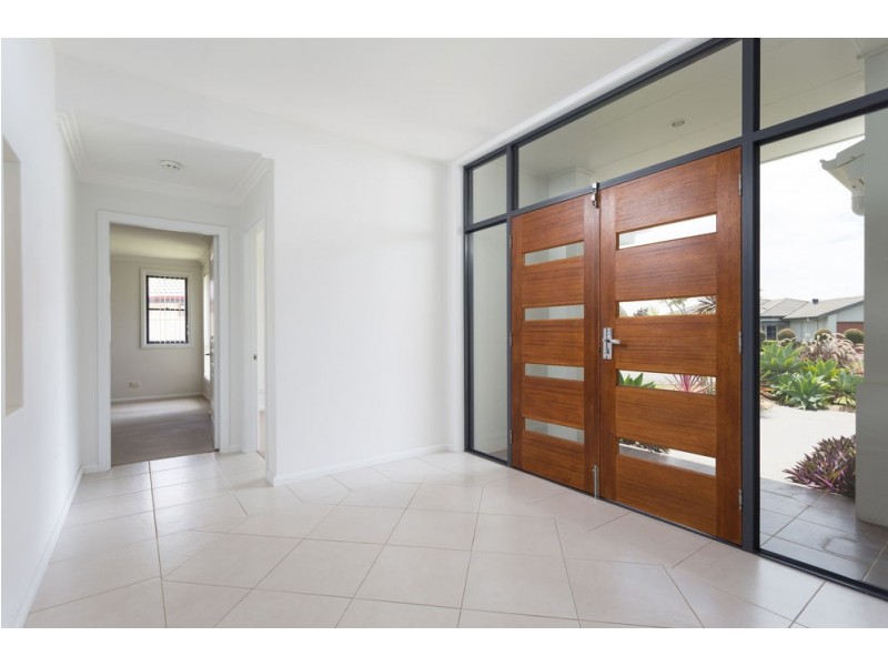 6 Curlew Place, Old Bar NSW 2430