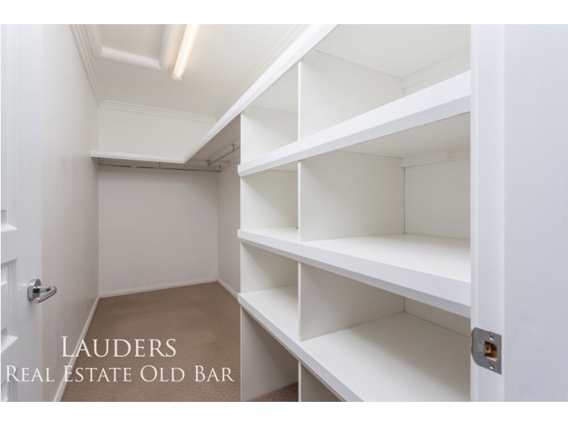 6 Curlew Place, Old Bar NSW 2430