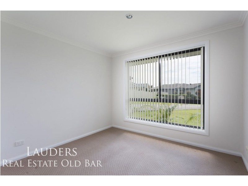 6 Curlew Place, Old Bar NSW 2430