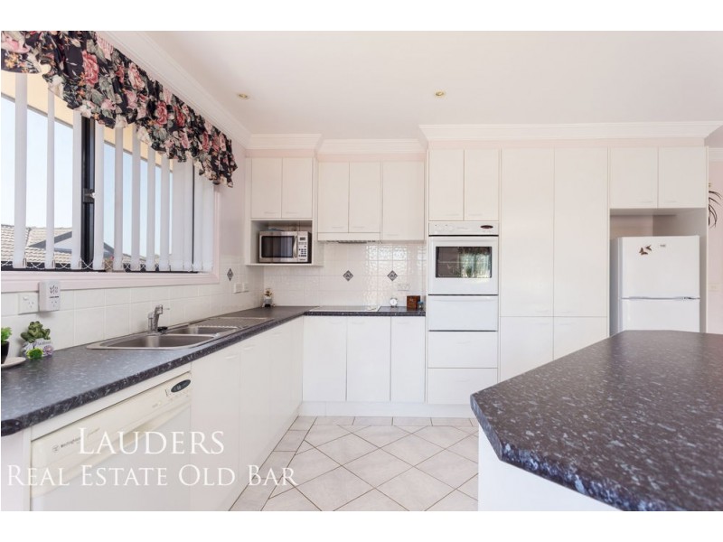 2/80 Old Bar Road, Old Bar NSW 2430