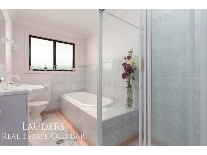 2/80 Old Bar Road, Old Bar NSW 2430