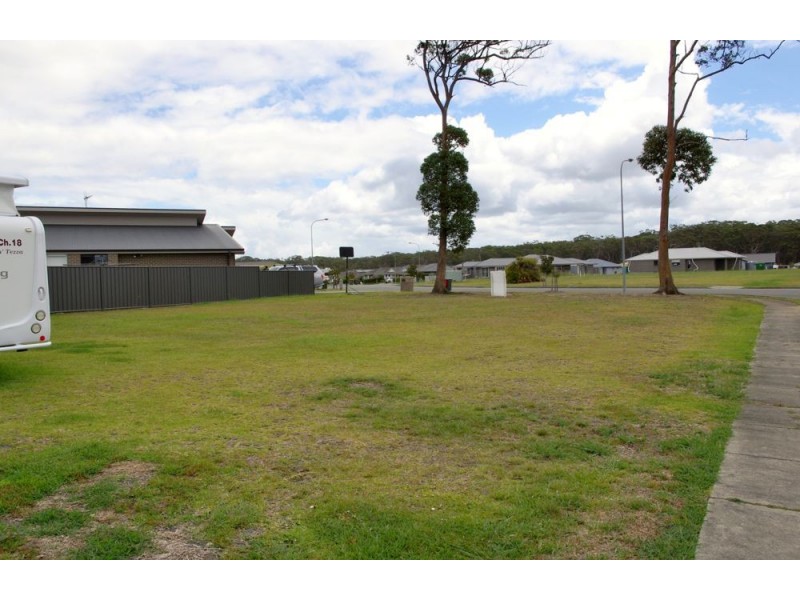 39 Bluehaven Drive, Old Bar NSW 2430