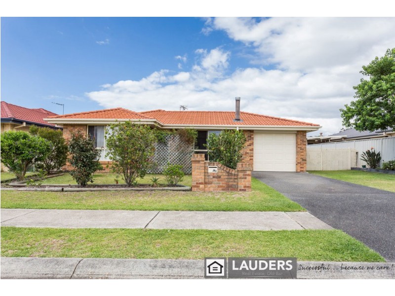 18 Albatross Way, Old Bar NSW 2430