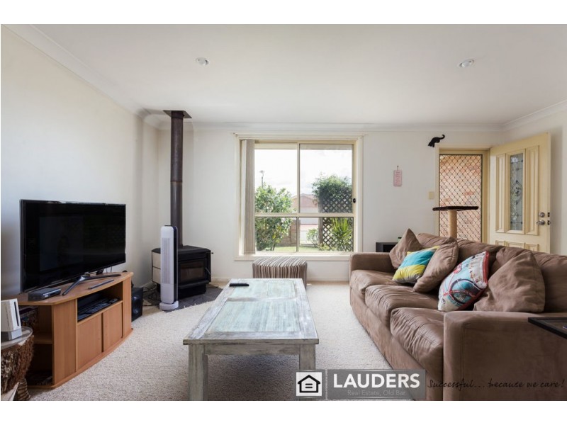 18 Albatross Way, Old Bar NSW 2430