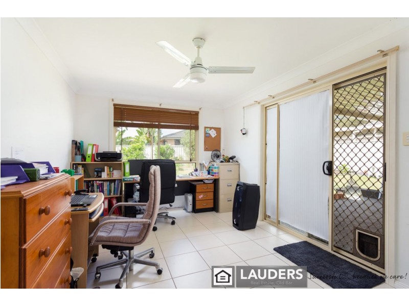 18 Albatross Way, Old Bar NSW 2430