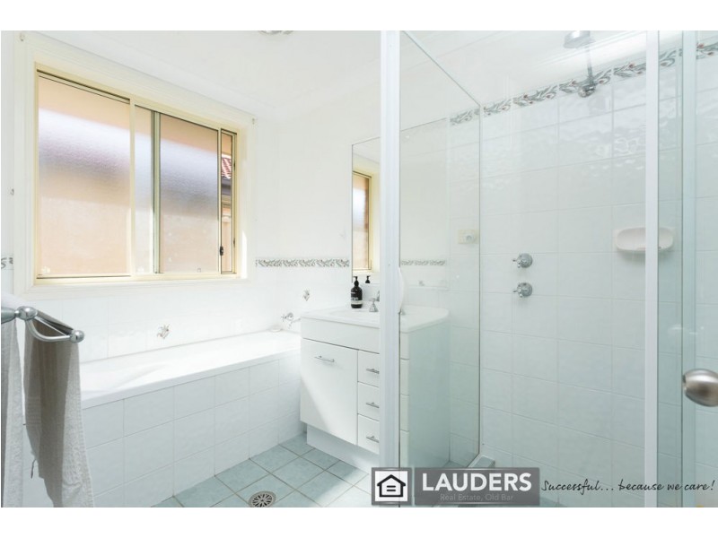 18 Albatross Way, Old Bar NSW 2430