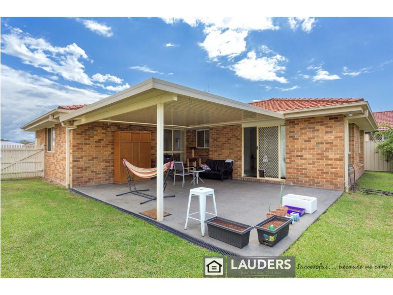 18 Albatross Way, Old Bar NSW 2430