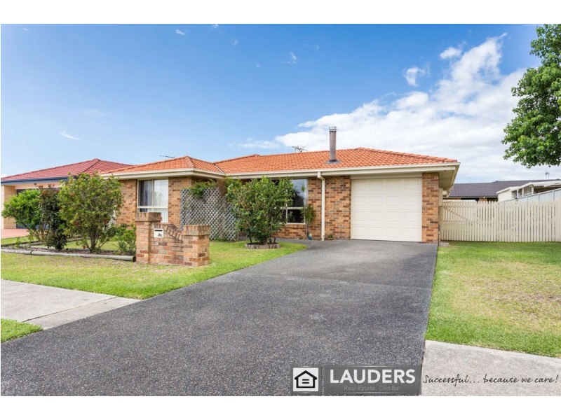 18 Albatross Way, Old Bar NSW 2430