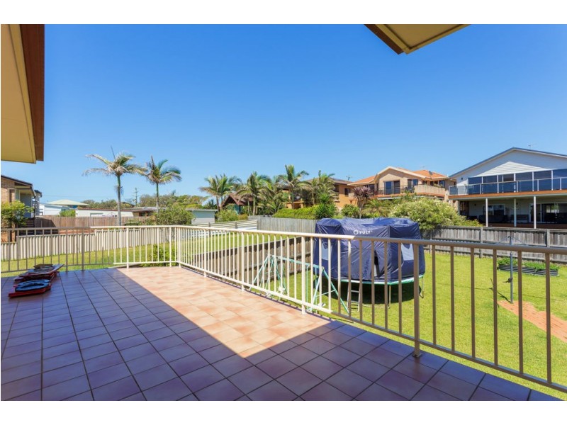 27 Marine Drive, Wallabi Point NSW 2430