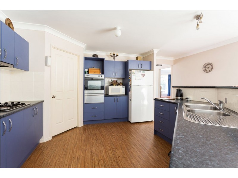 6 Peppermint Place, Old Bar NSW 2430