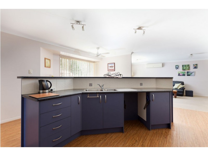 6 Peppermint Place, Old Bar NSW 2430