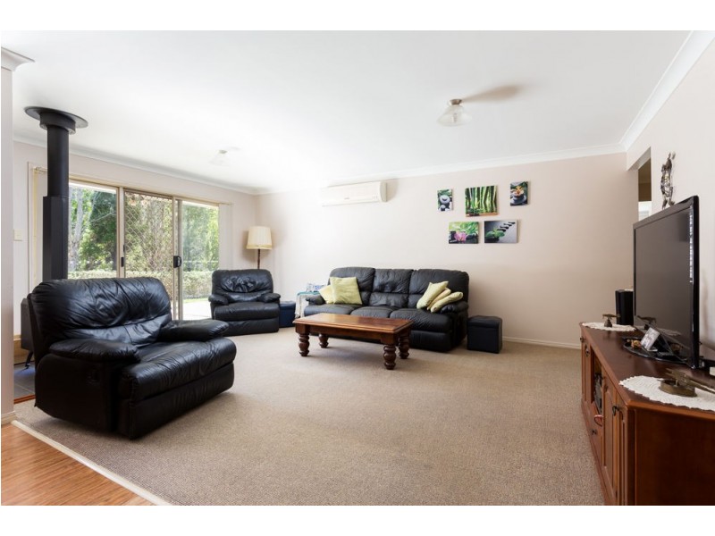 6 Peppermint Place, Old Bar NSW 2430