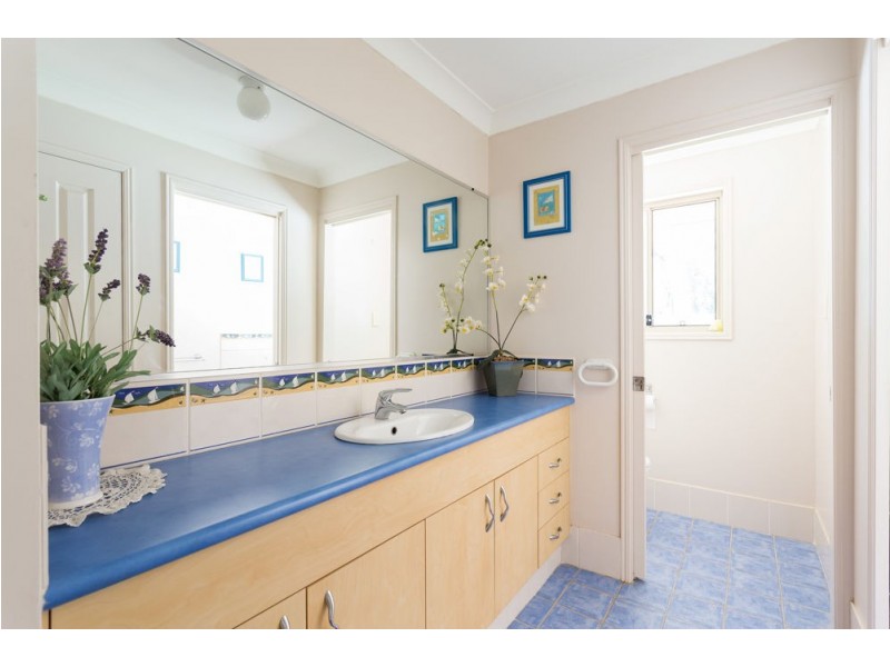 6 Peppermint Place, Old Bar NSW 2430