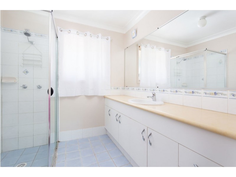 6 Peppermint Place, Old Bar NSW 2430