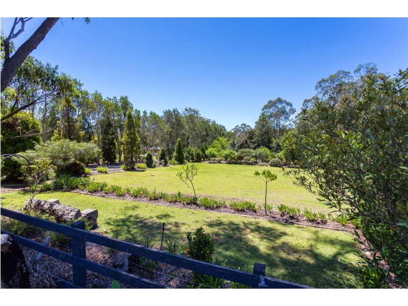 6 Peppermint Place, Old Bar NSW 2430