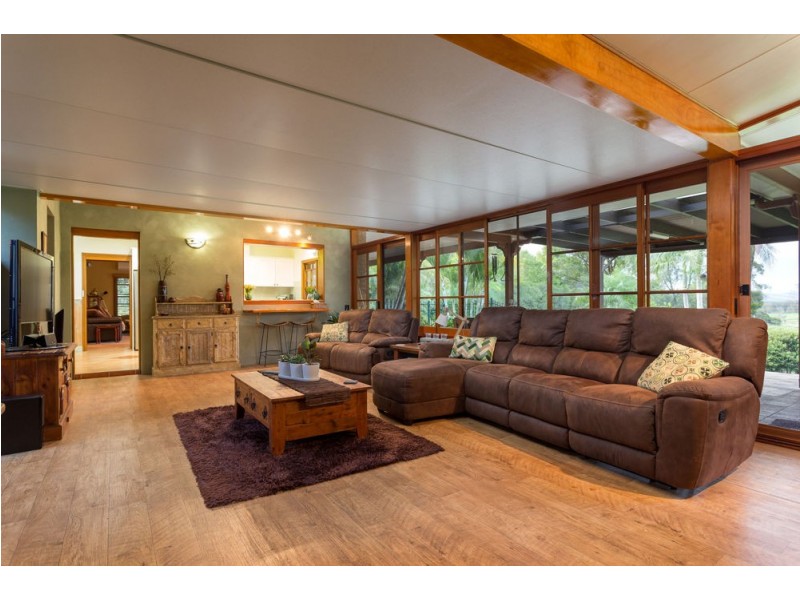 191 Ferry Road, Oxley Island NSW 2430