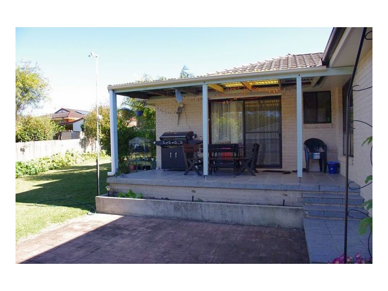 3 Snoewood Street, Old Bar NSW 2430