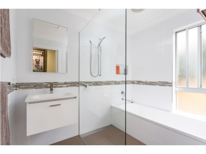 23 Old Bar Road, Old Bar NSW 2430