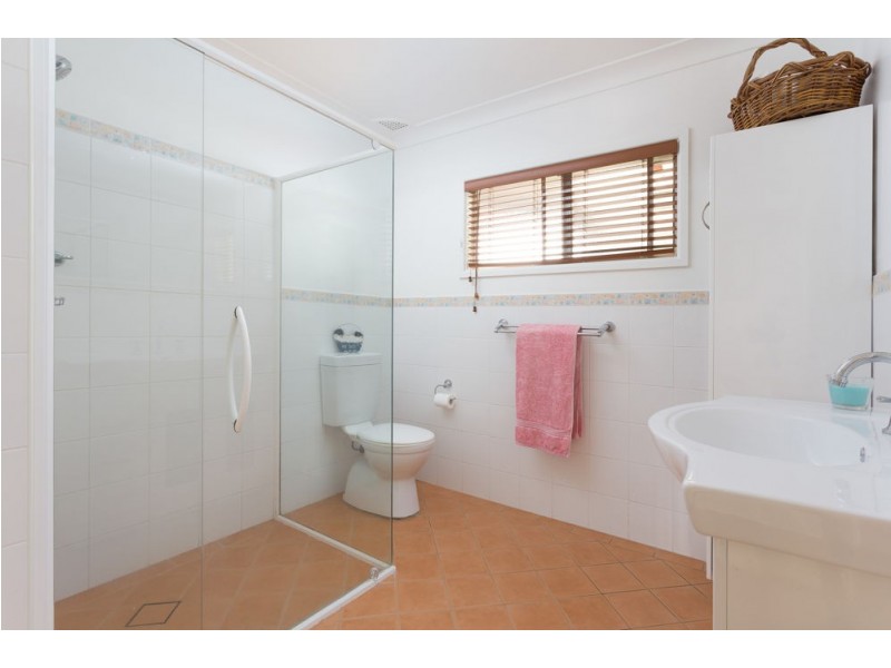 23 Old Bar Road, Old Bar NSW 2430