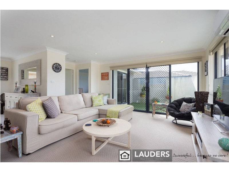 3a Albatross Way, Old Bar NSW 2430