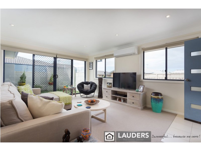 3a Albatross Way, Old Bar NSW 2430