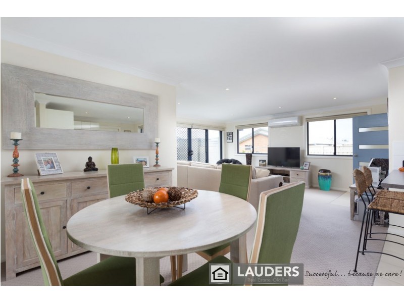 3a Albatross Way, Old Bar NSW 2430
