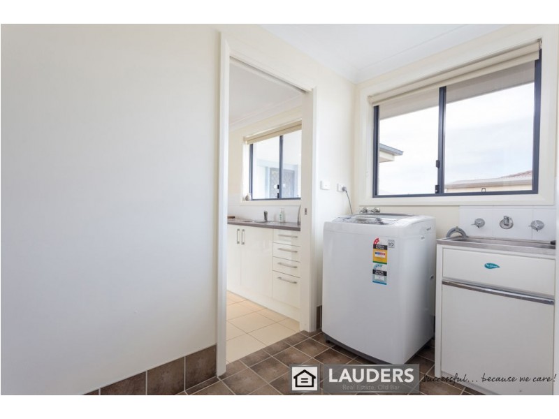 3a Albatross Way, Old Bar NSW 2430