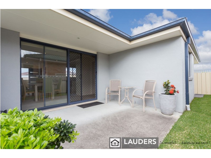 3a Albatross Way, Old Bar NSW 2430
