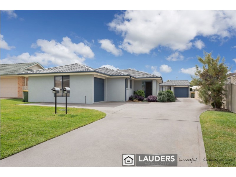 3a Albatross Way, Old Bar NSW 2430
