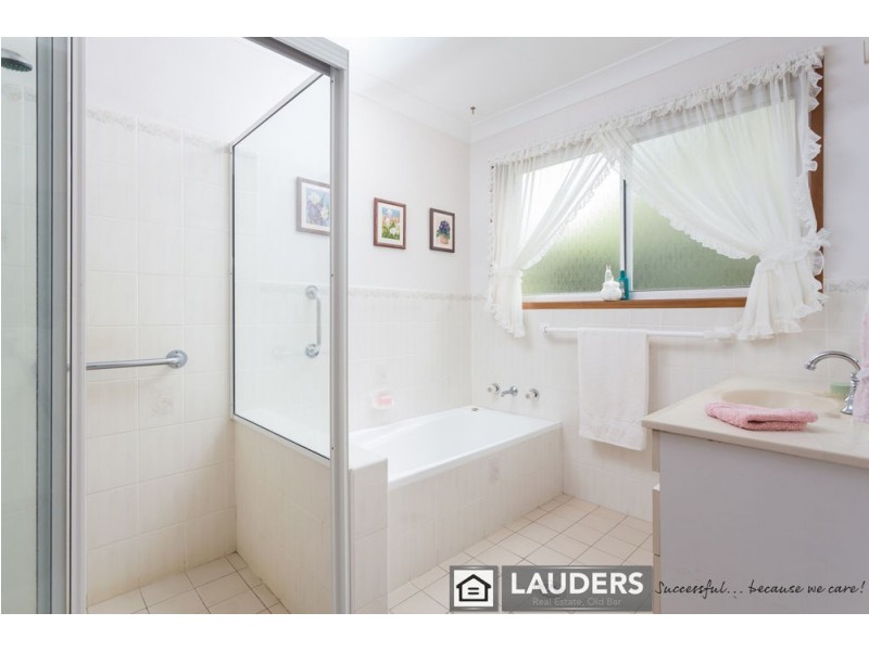 3/2 Paradise Close, Old Bar NSW 2430