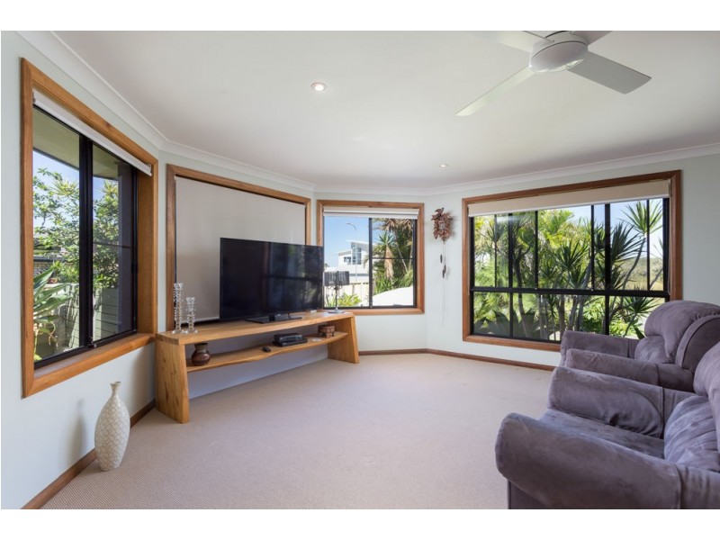 13 Shantull Drive, Wallabi Point NSW 2430