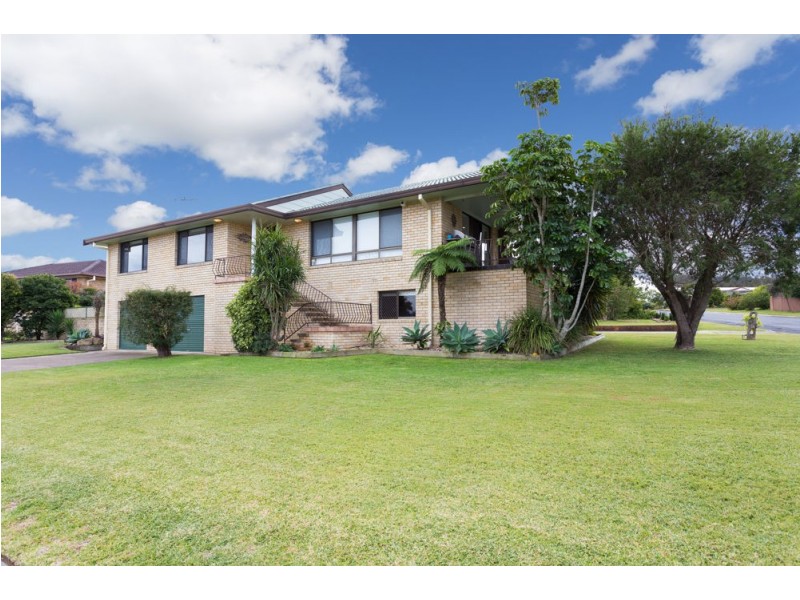 2 Wootton Crescent, Taree NSW 2430