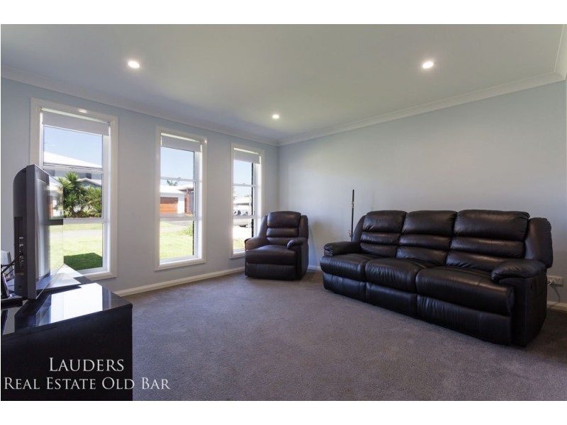 26 Shantull Drive, Wallabi Point NSW 2430