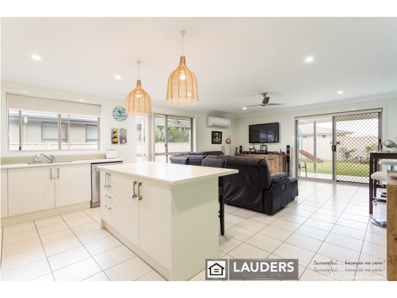 38 Albatross Way, Old Bar NSW 2430