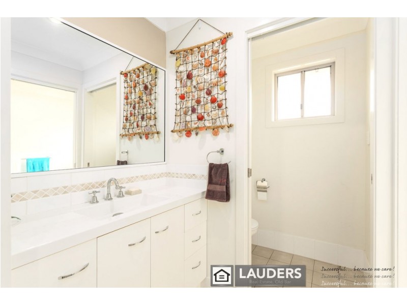 38 Albatross Way, Old Bar NSW 2430