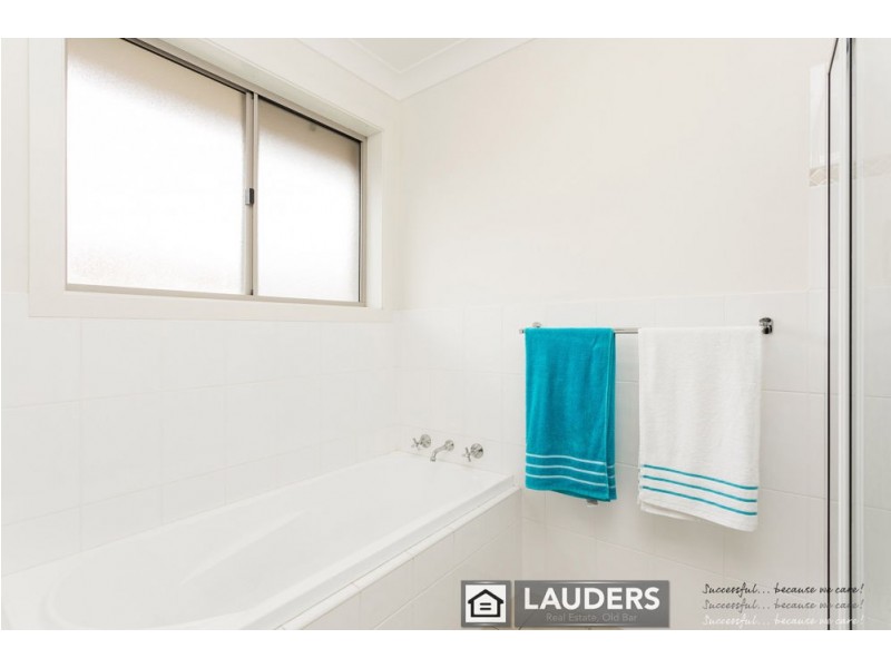 38 Albatross Way, Old Bar NSW 2430